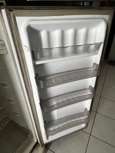 GELADEIRA C/ DEFEITO