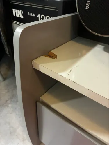 Painel estante para Tv sala com pequenos defeitos
