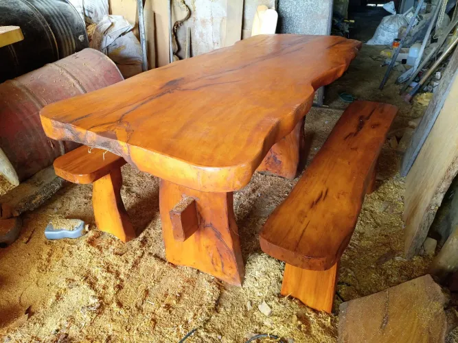 Mesa de jaqueira