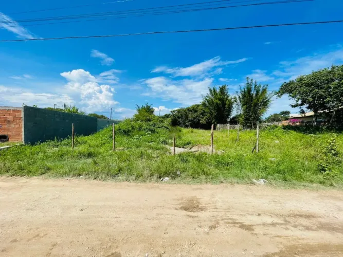 Terreno com 610m² na Vila do Peró em Cabo Frio