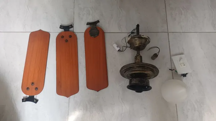 Ventilador de teto de 3 pas em madeira , com dimmer , completo , aceito oferta 