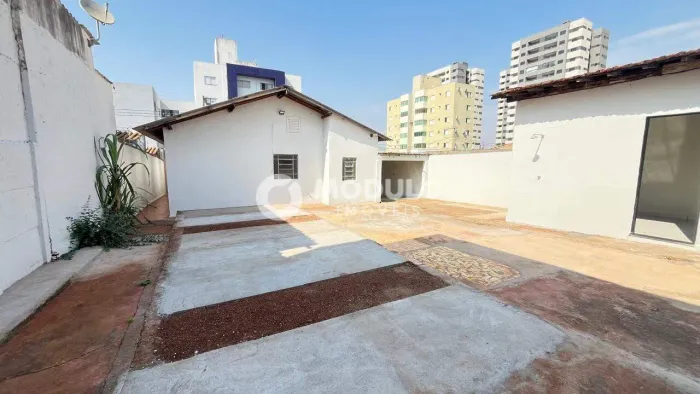 Excelente casa residencial disponível para locação no bairro Osvaldo Resende.