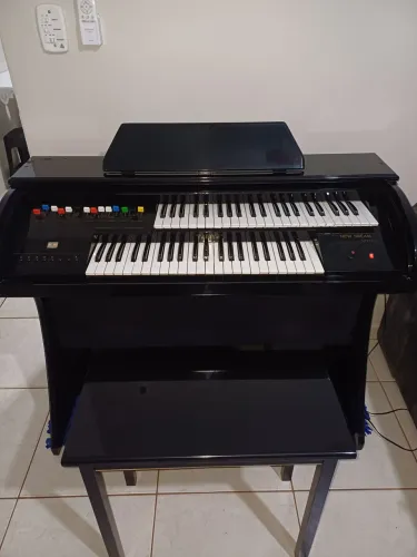 Vendo órgão musical usado Tamye preto verniz