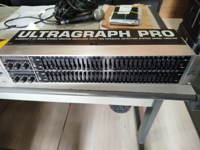 (EQUALIZADOR PROFISSIONAL SEMI-NOVO BEHRINGER FBQ-3102-PRÓ)