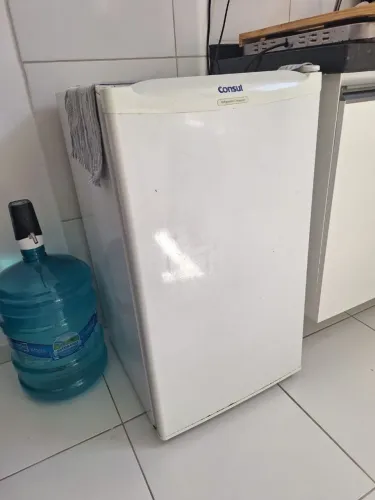 Geladeira Consul Compacta 120L - Econômica, Espaçosa e Funcionando Perfeitamente