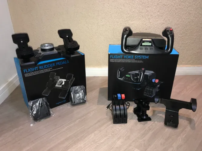 Logitech G Pro Flight Yoke + Rudder Pedals Estado de Novo