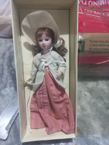 Boneca damas de época de porcelana