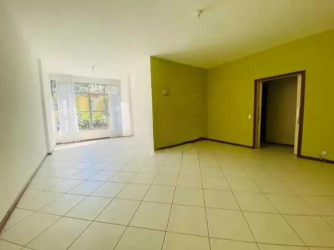 Apartamento - / Residencial / Laranjeiras