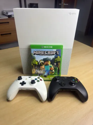 Xbox One S 1TB Com 2 Controles!
