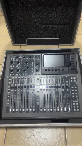 Behringer x32 compact 