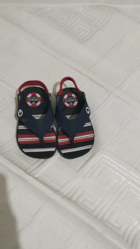 Chinelinhos de bebê.
