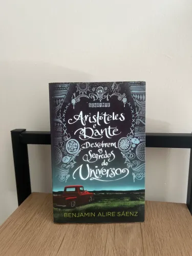 Livro Aristóteles e Dante descobrem os segredos do Universo