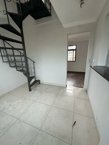 Vendo escada espiral usada