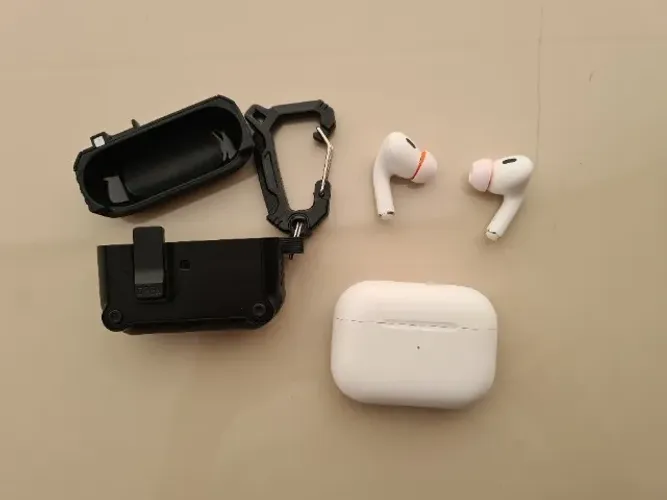Airpods Pro 2 com acessórios
