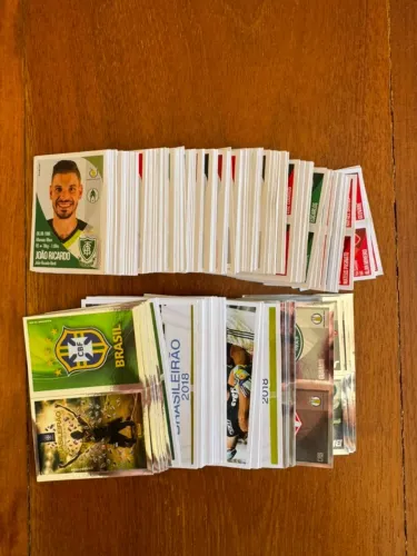 Lote 345 Figurinhas Brasileirão 2018 SEM REPETIDAS - com brilhantes e especiais - Panini