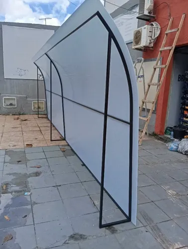 Fabrico toldo de policarbonato sob medidas