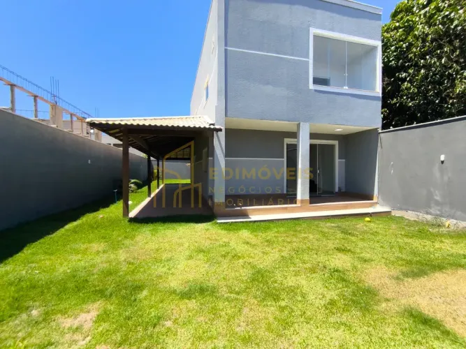 Casa Moderna em São Francisco: Conforto e Segurança a um Passo da Praia