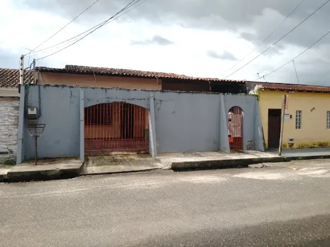 Casa C/ 3 quartos sendo 1 suíte, com garagem - Cidade Nova