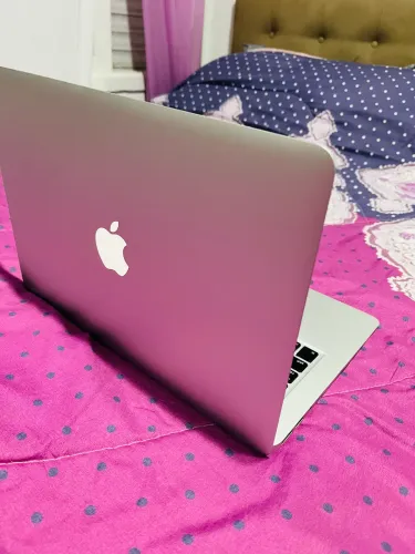 MacBook 13