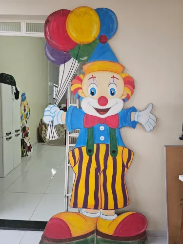 Vende-se display de chão tamanho grande 8 unidades 