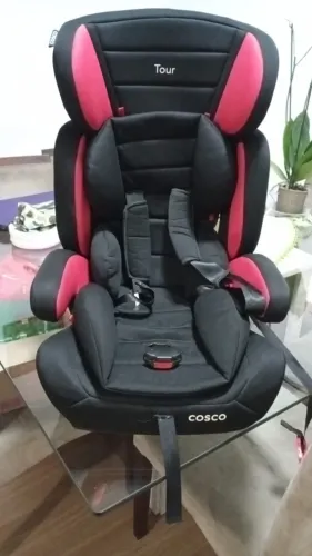Cadeirinha de bebe.