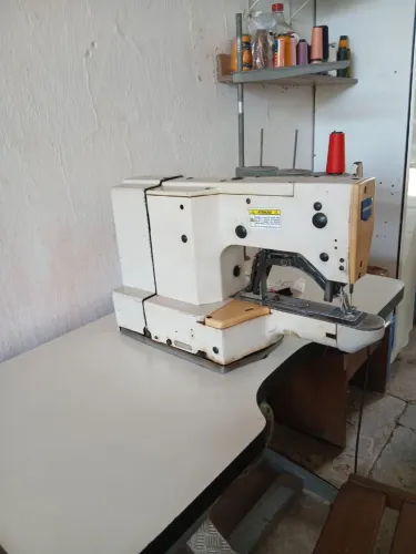 Máquina de costura Travet