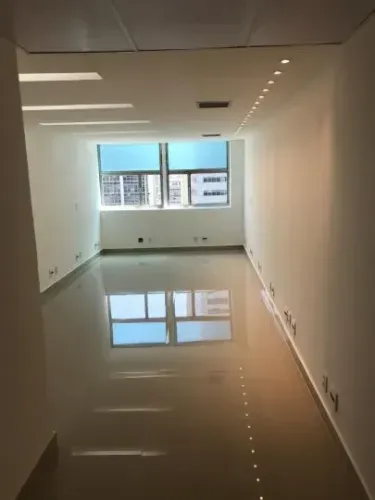 Linda Sala Comercial de 35m2 Para Locação - Completamente Reformada