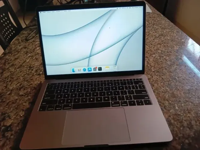 MacBook Pro 13? 2017 Intel Core i5 8GB 128GB SSD