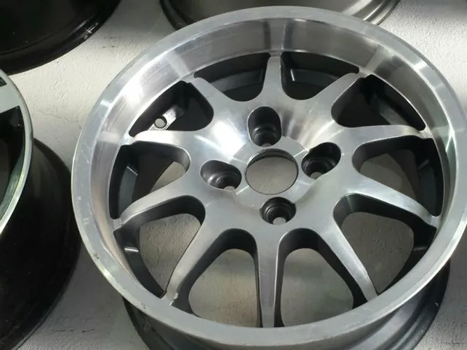 Roda aro 15 Binno B790 grafite com borda diamantada tala 7 VW gol 4X100 