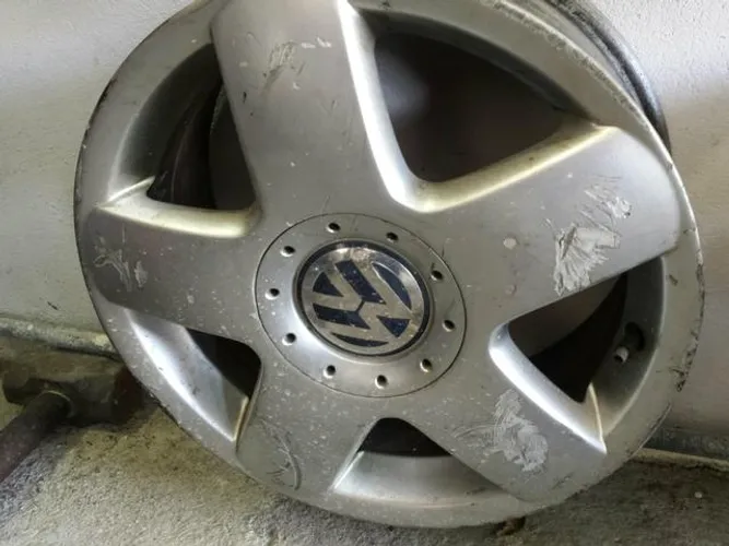 Roda aro 15 VW Fox Prata Jogo 5X100 jogo golf