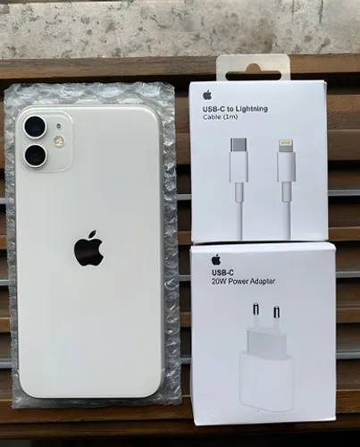 iPhone 11 de 64Gb Branco semi novo