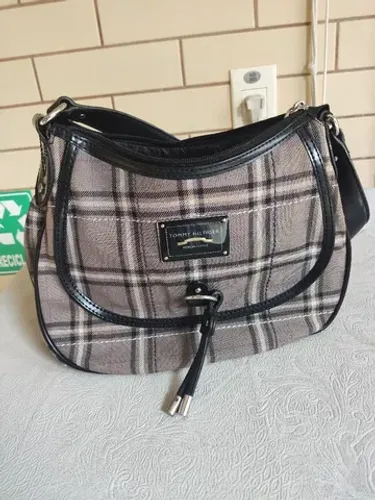 Bolsa Tommy Hilfiger.