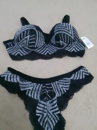 Conjunto de lingerie, preto e cinza