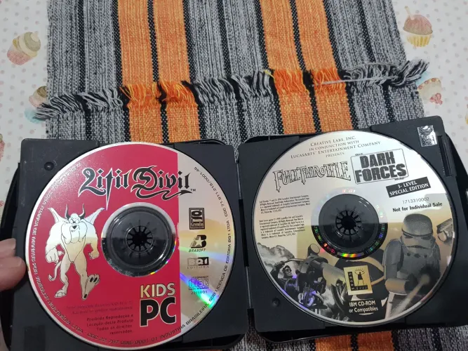 10 jogos de PC antigos em ótimo estado de conservação.