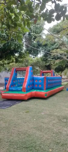 Futebol de sabão 4x8 mts