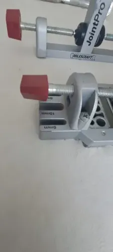Gabarito em aço Milescraft para cavilhas