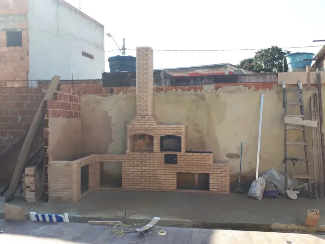 Churrasqueira forno fogão e base pra bancada e pia tijolo claro 