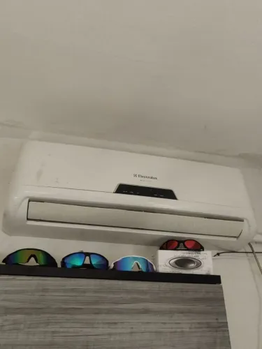 Vendo ar condicionado semi novo já foi usado mas funciona  perfeitamente, adll
