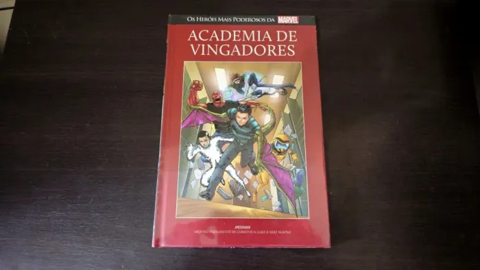 Academia de Vingadores - Nº 75 - Lacrado - Salvat Capa Vermelha - Marvel