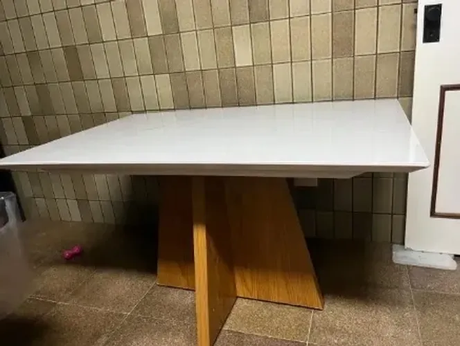 Mesa Moderna para Sala com Tampo de Vidro - 6 Lugares | MDF