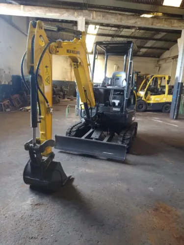 (ALUGUEL) Mini Escavadeira New Holland 2021 Usada