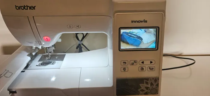 Máquina de Bordado BrotherPE810L & Máquina de Costura Singer Start