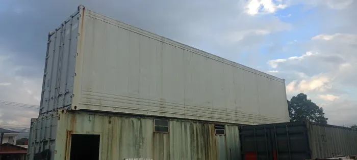 Container casa, com elétrica pronta banheiro pronto, tudo ok para morar