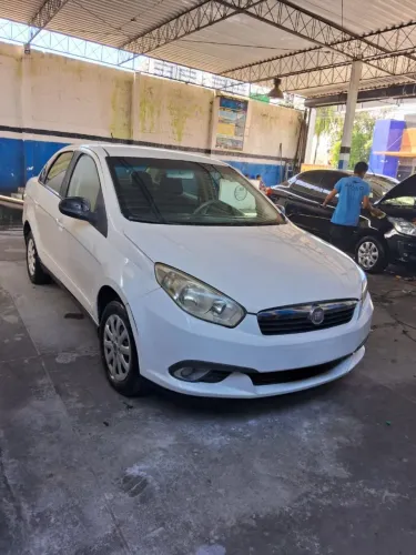 Fiat Grand Siena Tetrafuel 1.4 EVO F. Flex 8V 2013