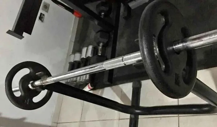 Barra 1,50m com 10 kg de anilhas