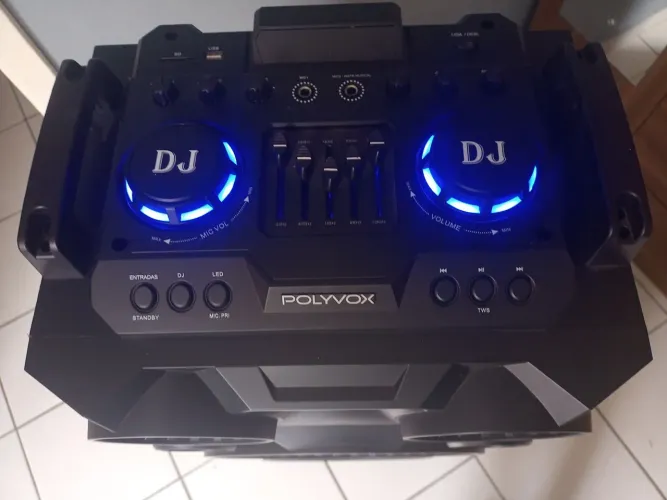 Som Polyvox DJ com Bluetooth e USB