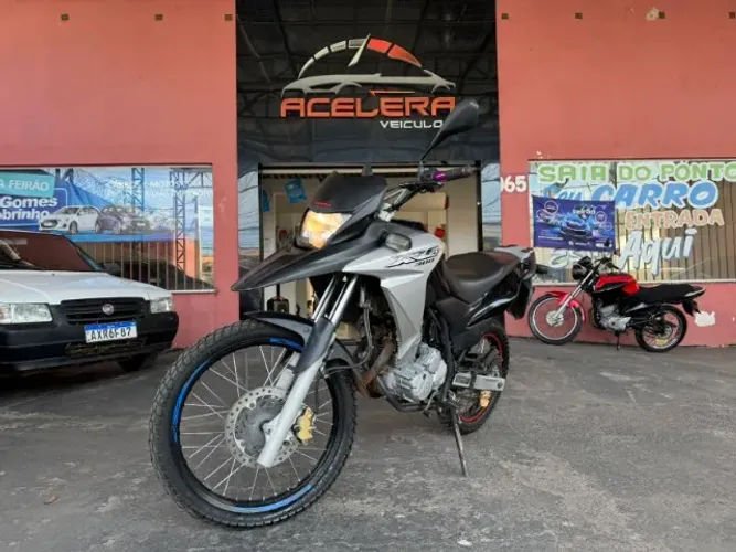 Xre 300 2017 ou Yamaha Mt 03 2021