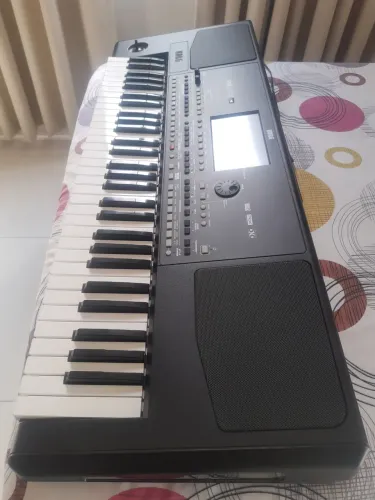 Teclado Korg PA 600