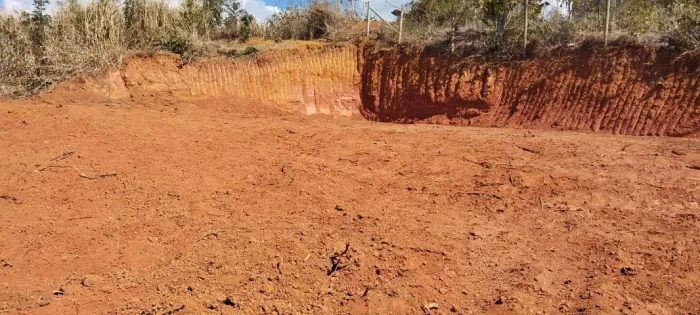 LOTE DE 300 MT² EM SANTA MÔNICA - GUARAPARI, A ~ 800 MT DA PRAIA