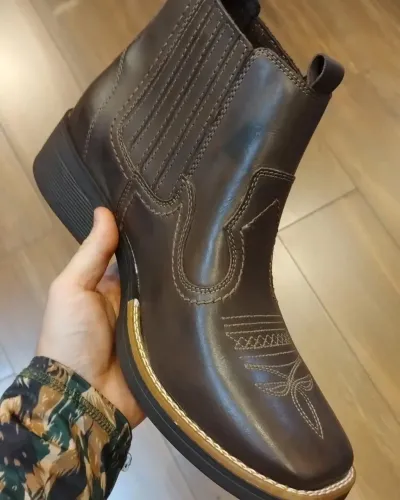 Bota Country em Couro Marrom - Conforto e Estilo!